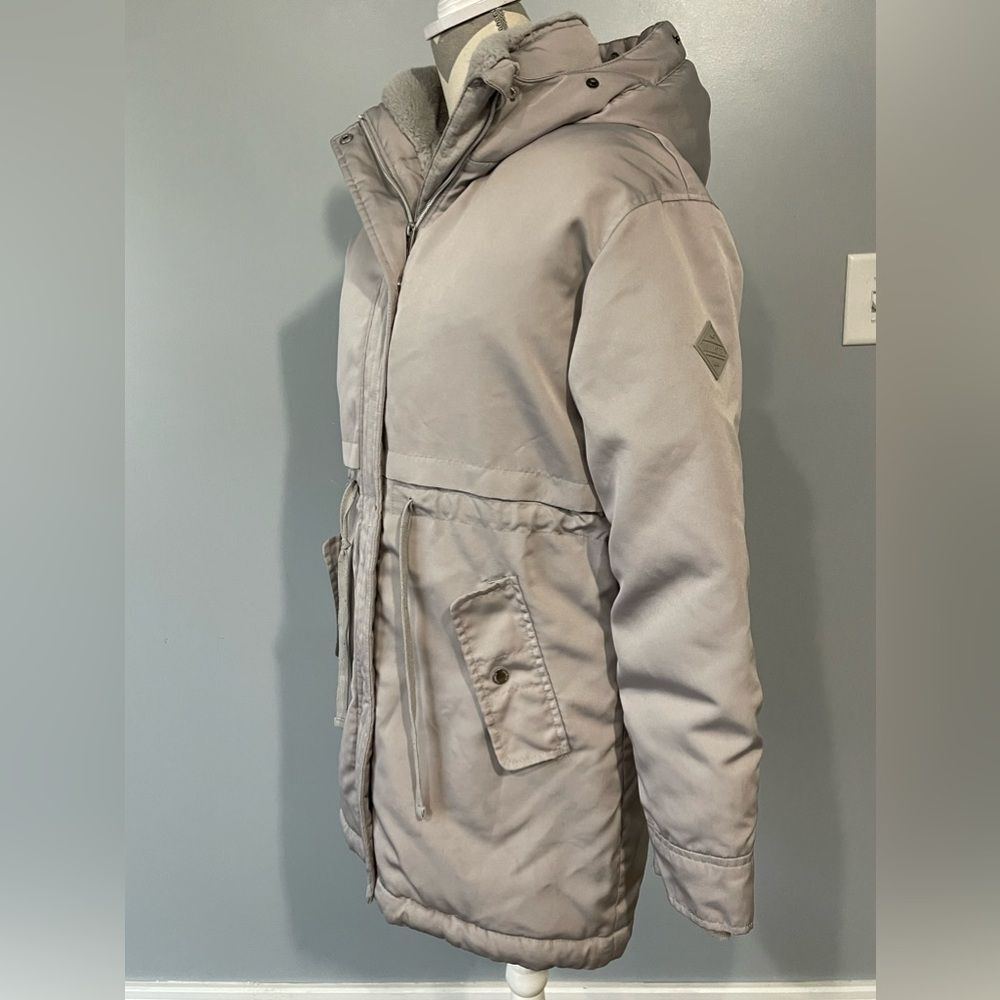 Hollister Women’s Parka - Picture 4 of 16